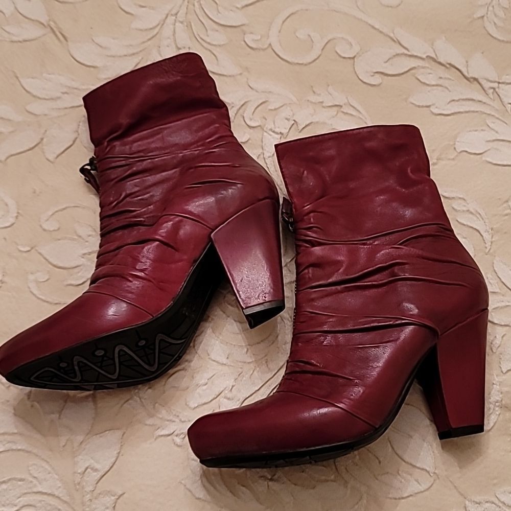 Earthies Montera Deep Red Zip Ruched Booties - Picture 12 of 16